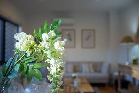 AUJOY 4 Bed Townhouse Burwood 2 - Accommodation in Bendigo 7
