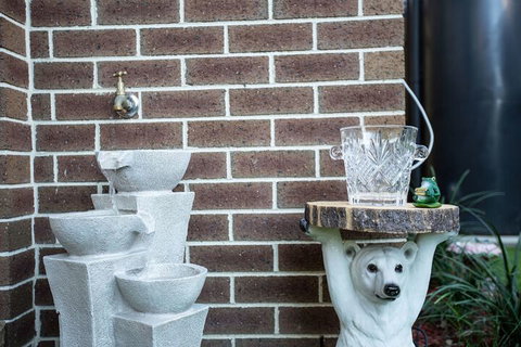 AUJOY 4 Bed Townhouse Burwood 2 - Accommodation in Bendigo 2