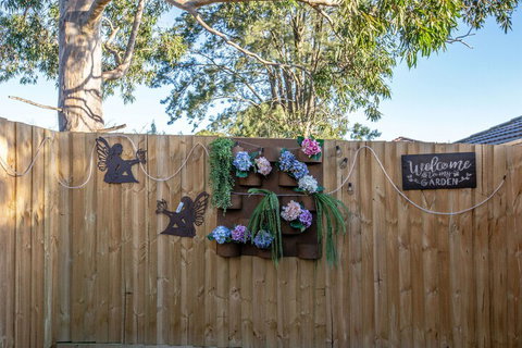 AUJOY 4 Bed Townhouse Burwood 2 - Accommodation in Bendigo 1
