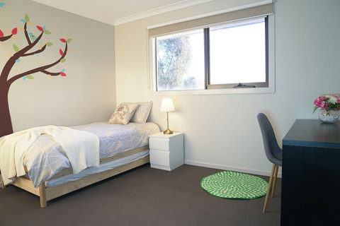 Cozy & Spacious House In Melbourne - Accommodation in Bendigo 6