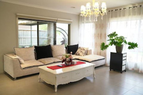 Cozy & Spacious House In Melbourne - Accommodation in Bendigo 0