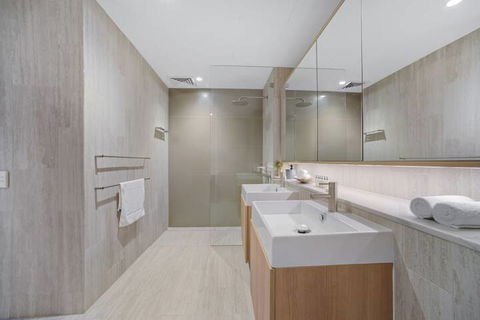 HomeHotel Ultra Luxurious 3 Bedroom Penthouse - Accommodation in Bendigo 3