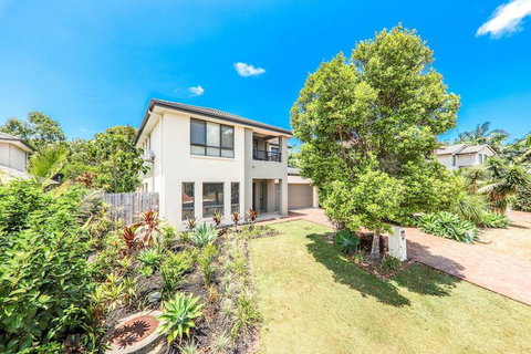 Large House With Pool - Accommodation in Bendigo 1