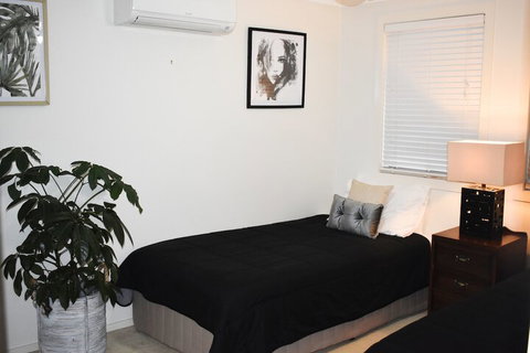 Large House With Pool - Accommodation in Bendigo 6