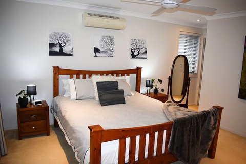 Large House With Pool - Accommodation in Bendigo 7