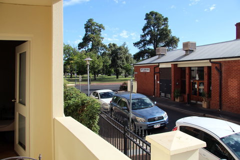 Adelaide Central Apartment - 3BR, 2Bath & Carpark - Accommodation in Bendigo 6