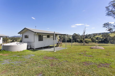 Valley Cabins By The Creek - Accommodation in Bendigo 3