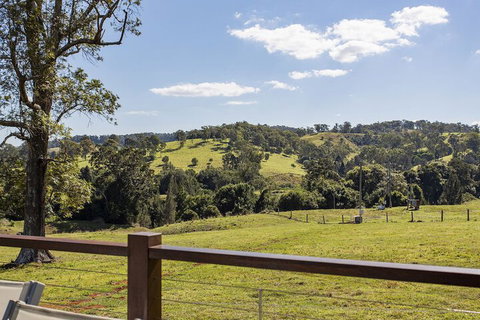 Valley Cabins By The Creek - Accommodation in Bendigo 7