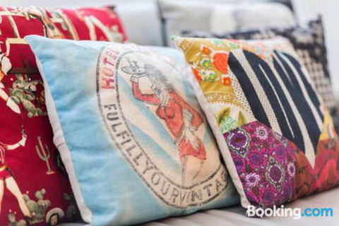Two Bedroom Apartment In Elizabeth Bay & Potts Point - Accommodation in Bendigo 2