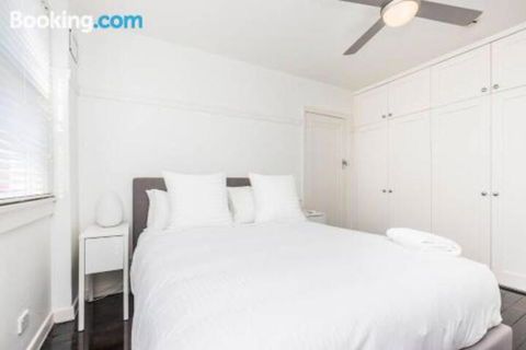 Two Bedroom Apartment In Elizabeth Bay & Potts Point - Accommodation in Bendigo 3