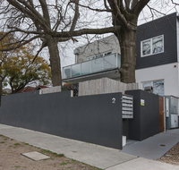 Heart of Highett Apartment by Ready Set Host - Accommodation in Bendigo
