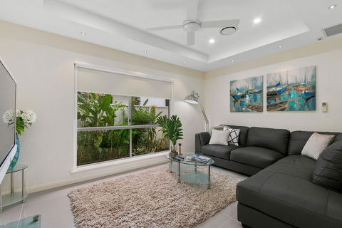 Luxury Living On The Beachfront - Accommodation in Bendigo 5