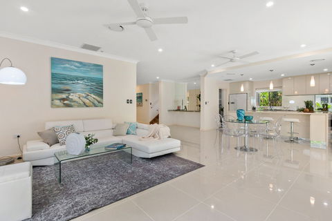 Luxury Living On The Beachfront - Accommodation in Bendigo 3