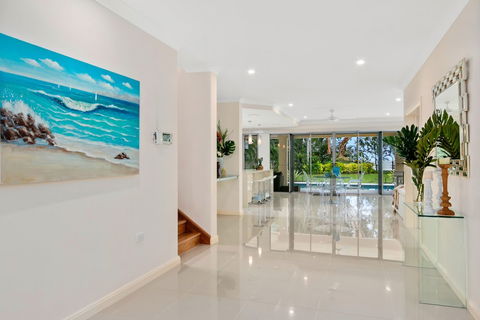 Luxury Living On The Beachfront - Accommodation in Bendigo 0