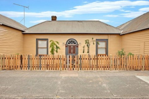 Robinson Cottage - Accommodation in Bendigo 0