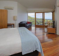 Chriss Beacon Point Restaurant  Villas - Accommodation in Bendigo