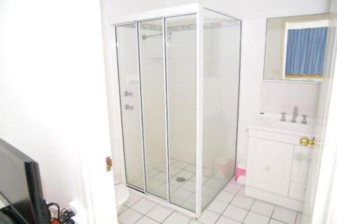 Breakers 2 13 East Street - Accommodation in Bendigo 3