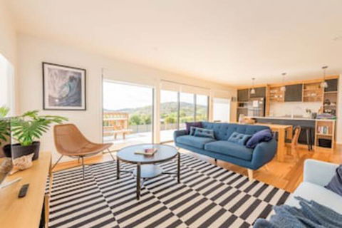 Beach House XIV - Accommodation in Bendigo 0