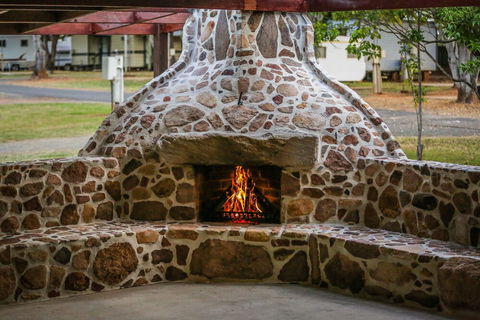 Esk Caravan Park & Motel - Accommodation in Bendigo 2