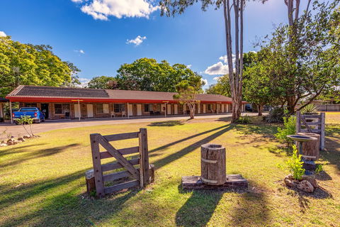 Esk Caravan Park & Motel - Accommodation in Bendigo 0