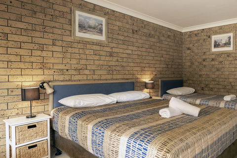 Esk Caravan Park & Motel - Accommodation in Bendigo 4
