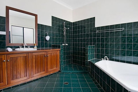 Robins Place - Accommodation in Bendigo 4