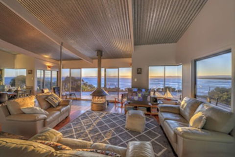 Waves - Accommodation in Bendigo 0