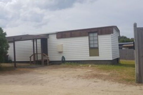 The Hut - Accommodation in Bendigo 0