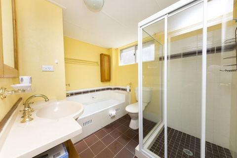 Camelot Unit 06 - Accommodation in Bendigo 2