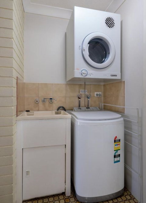 Luanda Unit 7 7a Bulcock Beach Esp Bulcock Beach - Accommodation in Bendigo 4