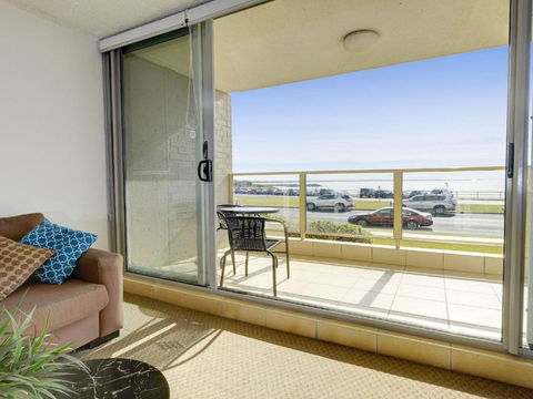 Ebbtide 2 On Main Beach! - Accommodation in Bendigo 1