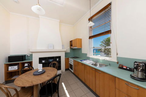 Seal Rocks Lighthouse Cottages - Accommodation in Bendigo 7