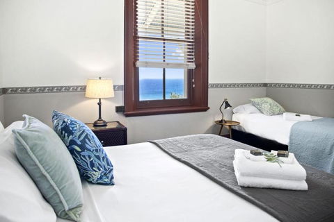 Seal Rocks Lighthouse Cottages - Accommodation in Bendigo 3