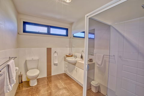 Georges Bay Luxury - Accommodation in Bendigo 2