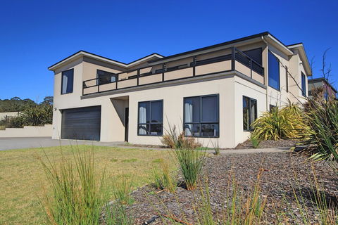 Georges Bay Luxury - Accommodation in Bendigo 0
