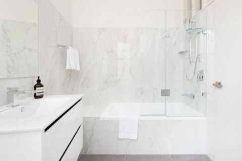 STUNNING SYDNEY HOME 3 - Accommodation in Bendigo 5