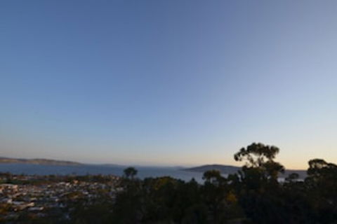 Hilltop House - Accommodation in Bendigo 0