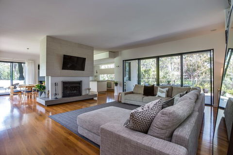 Kalina Retreat Tennis & Pool - Accommodation in Bendigo 4