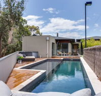 Kalina Retreat tennis  pool - Accommodation in Bendigo