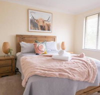 42 Rosemary Lane  Central Orange Spacious Family Home Quiet Lane - Accommodation in Bendigo