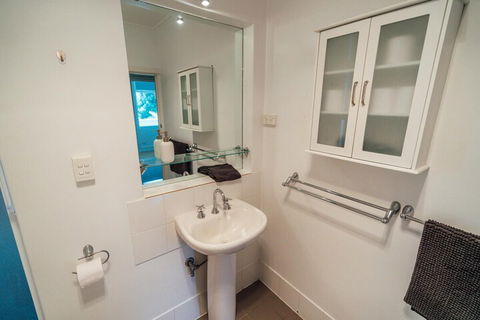 Beachy Keen On Moseley Wifi Netflix Pool Spa - Accommodation in Bendigo 3
