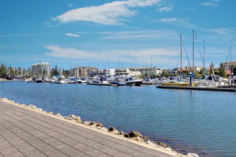 Stylish Comfortable 2 Bdrm Glenelg North - Accommodation in Bendigo 2