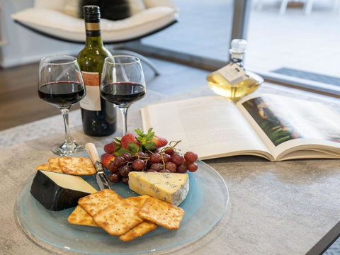 Riptide On Surf Beach Sun Surf & Style - Accommodation in Bendigo 4