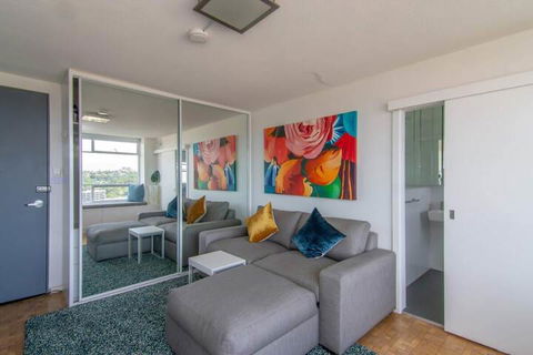 Bright 1 Bedroom Studio With Amazing City Views - Accommodation in Bendigo 1