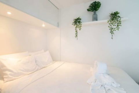 Bright 1 Bedroom Studio With Amazing City Views - Accommodation in Bendigo 0