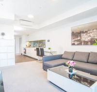 Minimalism Modern Apartment With Water View - Accommodation in Bendigo