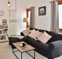 Charming Terrace House on Tree Lined Street - Accommodation in Bendigo