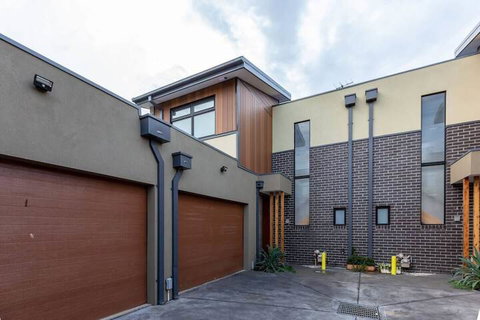 Impressive & Spacious New Townhouse@preston - Accommodation in Bendigo 1