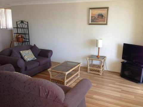 Beachpoint Unit 101 28 North Street - Accommodation in Bendigo 1