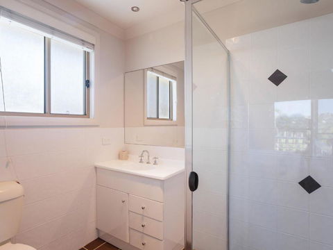 Relax At Pacific 1 / 26 Pacific Avenue Private Duplex With Enclosed Yard - Accommodation in Bendigo 6